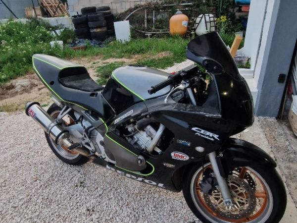 600 cbr piste