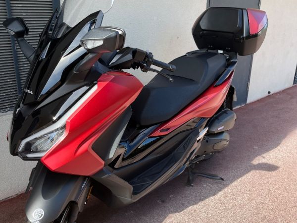 Vends honda forza 125 smart top box rouge