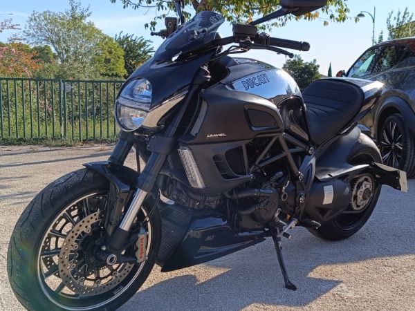 Vend ducati diavel