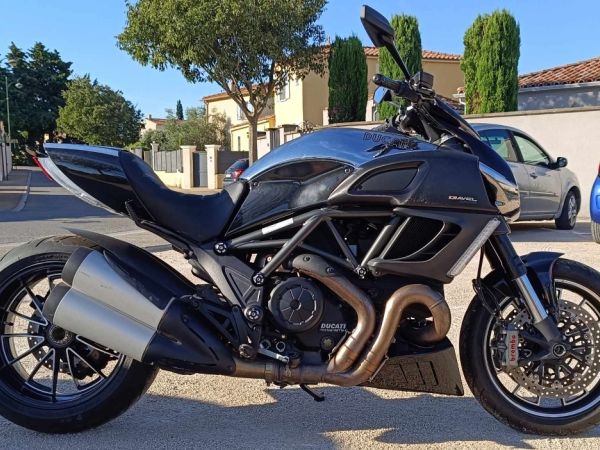 Vend ducati diavel