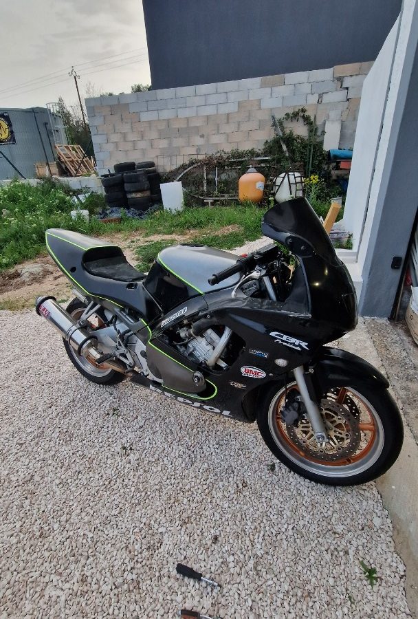 600 cbr piste