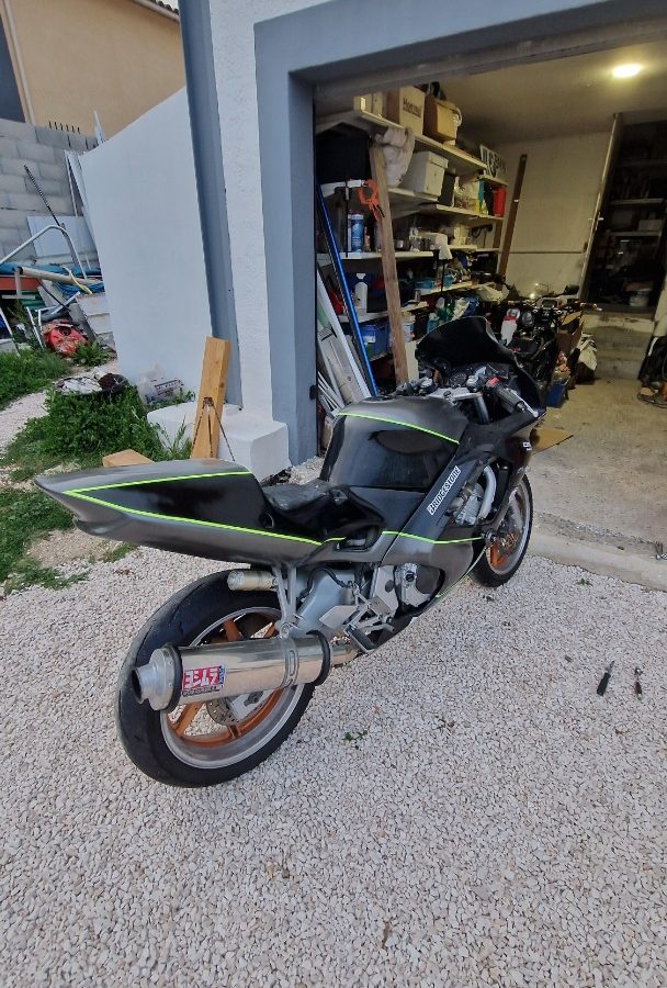 600 cbr piste