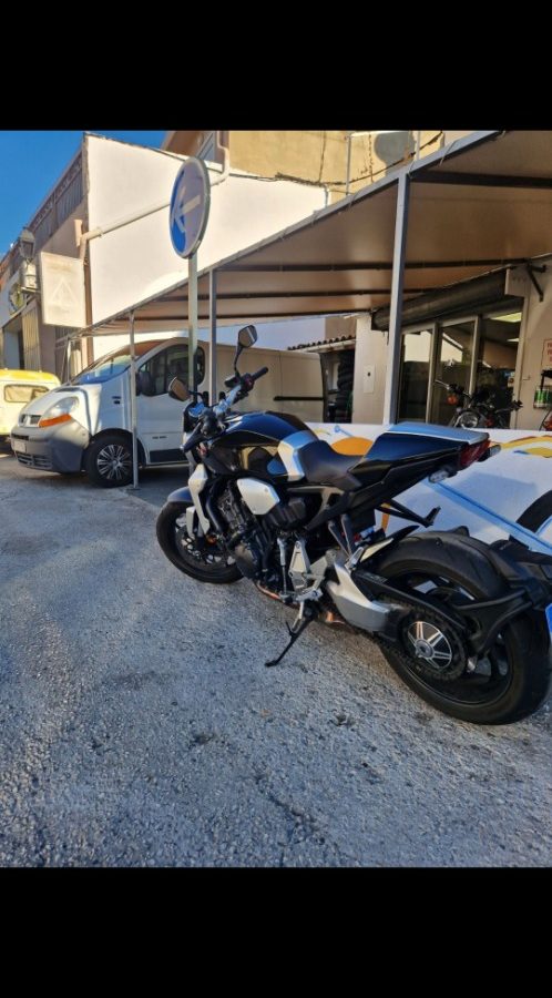 Honda cb1000r