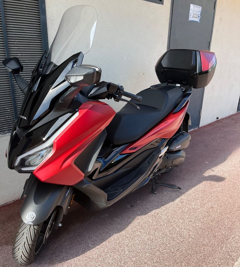 Vends honda forza 125 smart top box rouge