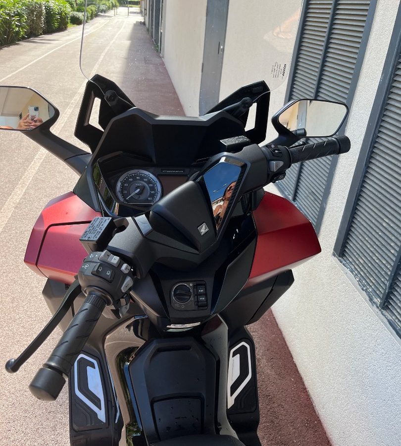 Vends honda forza 125 smart top box rouge