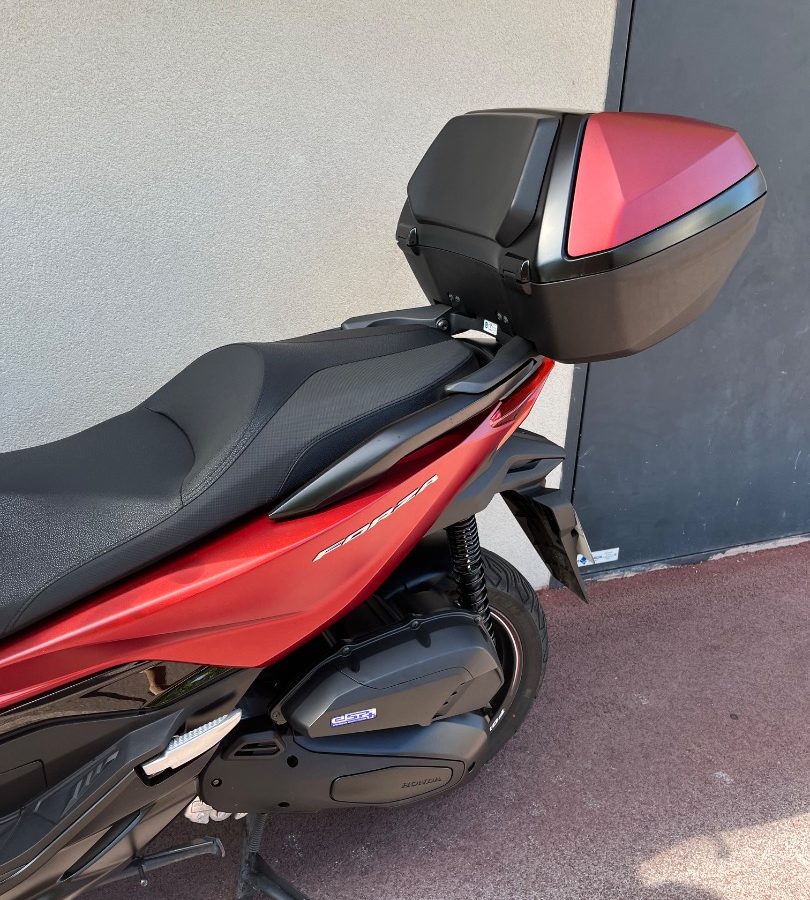Vends honda forza 125 smart top box rouge