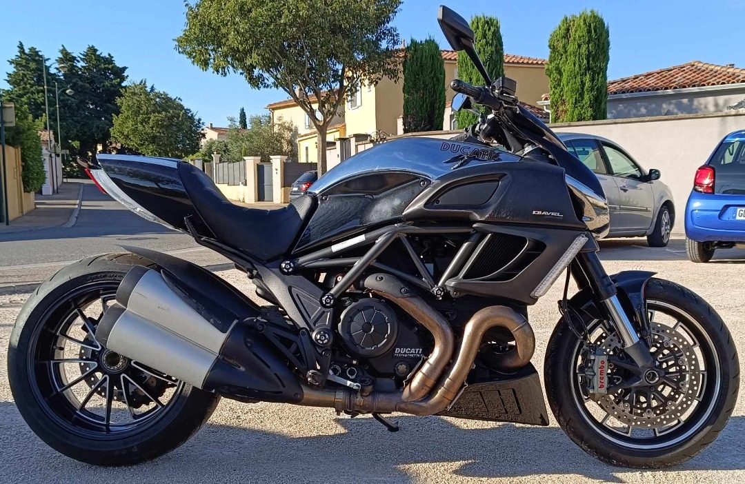 Vend ducati diavel