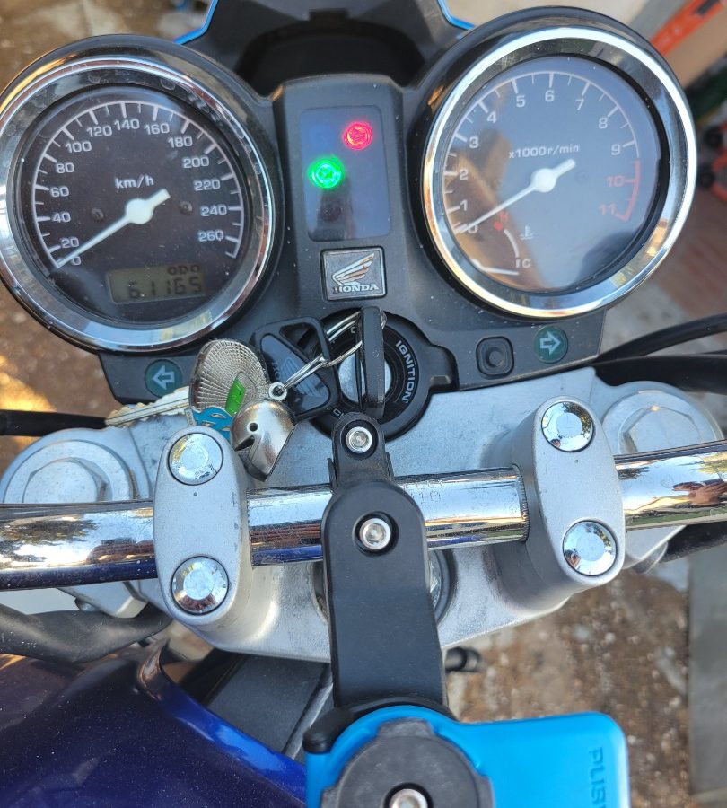 Hornet 900