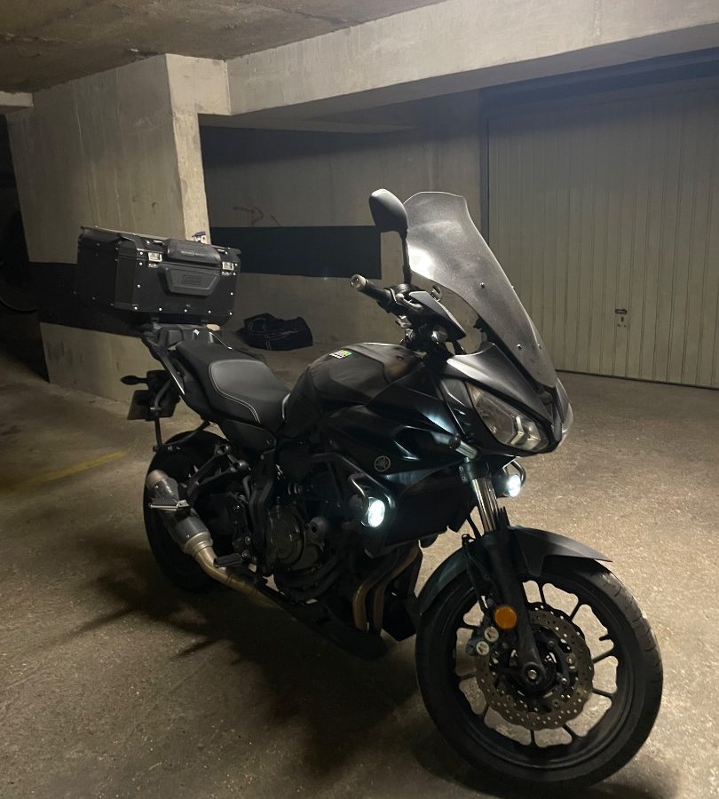 Tracer 700 full black