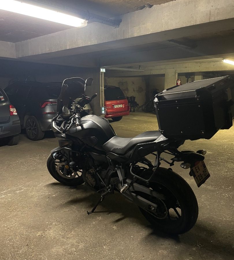 Tracer 700 full black